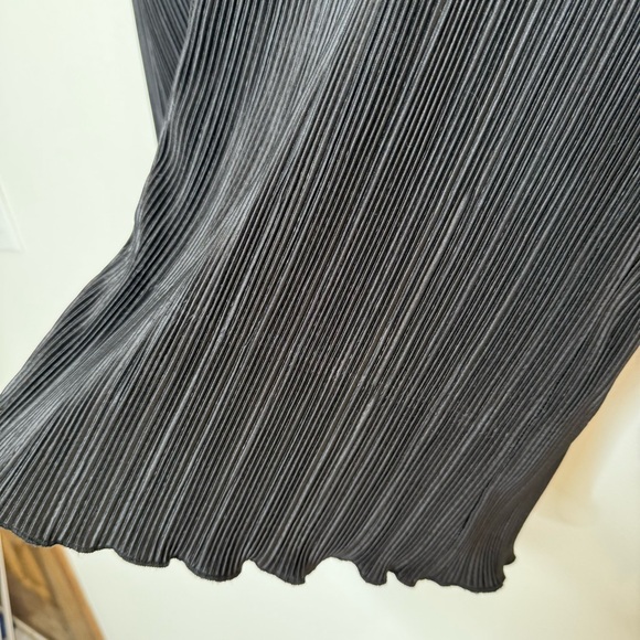 Isalis Syd Plisse Pleated Longsleeve Collared Blouse size medium in black - Picture 7 of 11